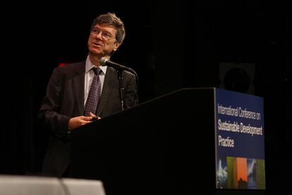 Jeffrey Sachs, promotor del ICSD, en una conferencia de 2014.