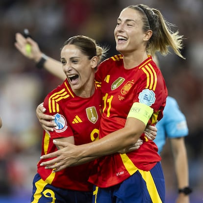 Spain's Alexia Putellas, right, celebrates scoring with Esther Gonzalez, center, and Vicky Lopez during the Euro 2025, group B, soccer match between Spain and Portugal at Stadion Wankdorf in Bern, Switzerland, Thursday, July 3, 2025. (Peter Klaunzer/Keystone via AP)