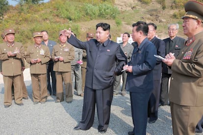 El líder norcorano Kim Jong-un durante su visita al distrito de Sonbong.