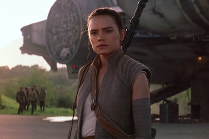 Daisy Ridley

Tran no es la primera intérprete de Star Wars que sufre en primera persona la pasión tóxica que muchos fans sienten por la saga. Ridley, que presta su cara al personaje de Rey, también abandonó su cuenta debido a las críticas furibundas tras posicionarse a favor del control en la venta de armas. “Las redes sociales son malas para la salud mental”, sostuvo en The Guardian.