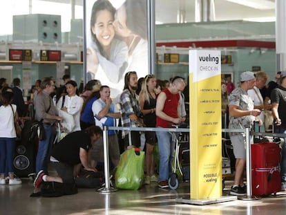 Colas en los mostradores de Vueling.