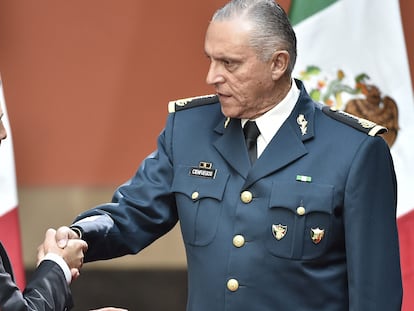 Cienfuegos y Peña Nieto en enero de 2018 en México.