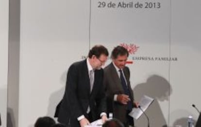 El presidente del Gobierno, Mariano Rajoy, y el presidente del Instituto de la Empresa Familiar (IEF), Jos&eacute; Manuel Entrecanales.