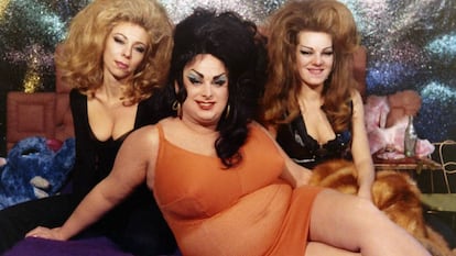Desde la izquierda, Susan Walsh, Divine y Cookie Mueller, en 'Cosa de hembras'.