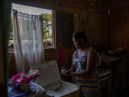 Una mujer en Ocupação Esperança, en Osasco (Brasil).