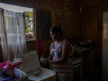 Una mujer en Ocupação Esperança, en Osasco (Brasil).