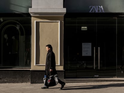 Exterior de una tienda de Zara cerrada en Moscú, el pasado 15 de marzo.