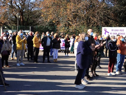 Concentración, este sábado, junto al Ayuntamiento de Villaescusa (Cantabria) en repulsa por el asesinato de una mujer y su hija de once meses en Liaño.