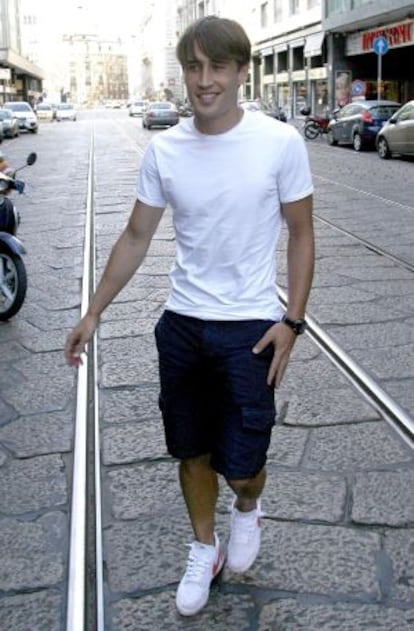 Bojan Krkic caminando por las calles de Milán.