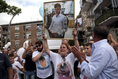 Funeral de Davide Bifolco celebrado en la iglesia Medaglia Miracolosa en Nápoles, el pasado12 de septiembre de 2014.