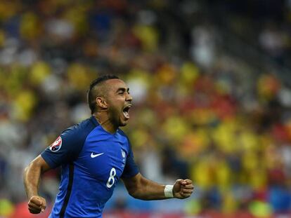 Dimitri Payet celebra el gol de la victoria ante Ruman&iacute;a.