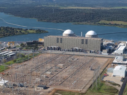 Vista aérea de la central de Almaraz (Cáceres), en una imagen facilitada por Foro Nuclear.