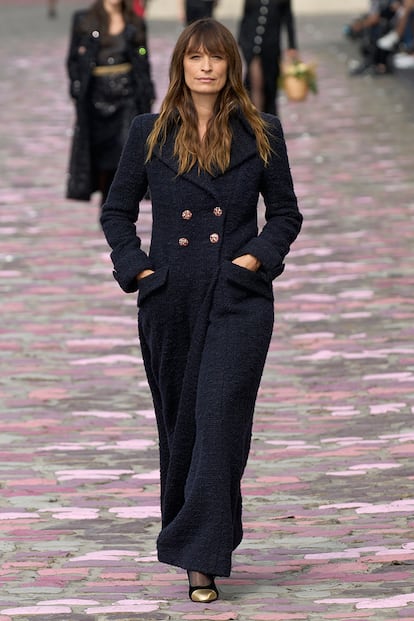 Caroline de Maigret walking for Chanel, fall/winter 2023-2024.