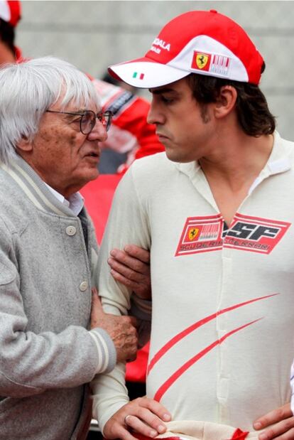 Ecclestone, junto a Alonso en el Gran Premio de China.