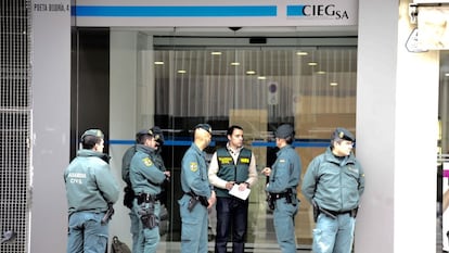 La empresa Ciegsa durante el registro de la Guardia Civil.