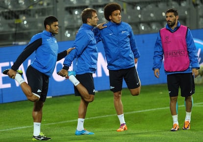 Hulk, Criscito, Witsel y Danny (de izquierda a derecha) ejercitándose durante una sesión de entrenamiento en Dortmund.