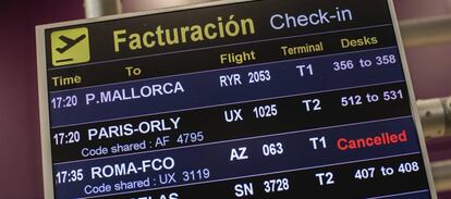 Panel de vuelos en el aeropuerto Adolfo Suarez-Barajas