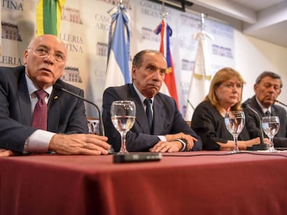 Os chanceleres Eladio Loizaga (Paraguai), Aloysio Nunes (Brasil), Susana Malcorra (Argentina) e Rodolfo Nin Novoa (Uruguai) durante a entrevista coletiva em Buenos Aires