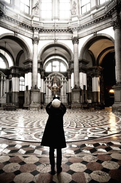 Santa María della Salute es uno de los pocos sitios donde el viajero puede recapitular esas instantáneas que permanecerán en el recuerdo para toda una vida.