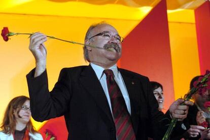 El candidato de Esquerra Repúblicana de Cataluña (ERC) a la presidencia de la Generalitat, Josep Lluís Carod Rovira, durante el acto del inicio de la campaña electoral celebrado en la Farga de Hospitalet de Llobregat.