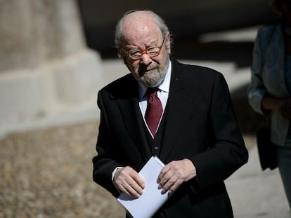 José Manuel Caballero Bonald llega a la Universidad de Alcalá de Henares el 23 de abril de 2013 para recoger el Premio Cervantes.