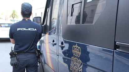 Un agente de la Policía Nacional.