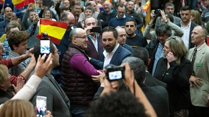 El presidente de Vox, Santiago Abascal, a su llegada al acto público en Teruel. 