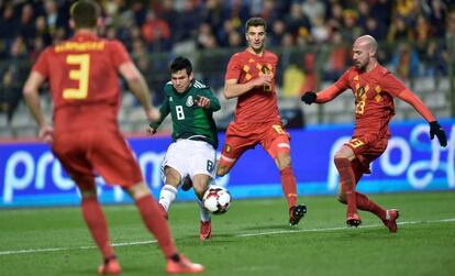 Lozano durante un amistoso contra Bélgica.