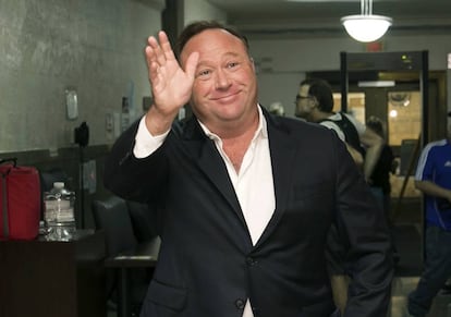 Alex Jones, nos tribunais de Austin, Texas.