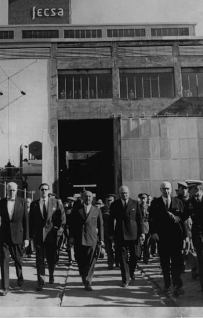 Francisco Franco, visitando la sede de la compañía eléctrica FECSA, propiedad de Juan March.