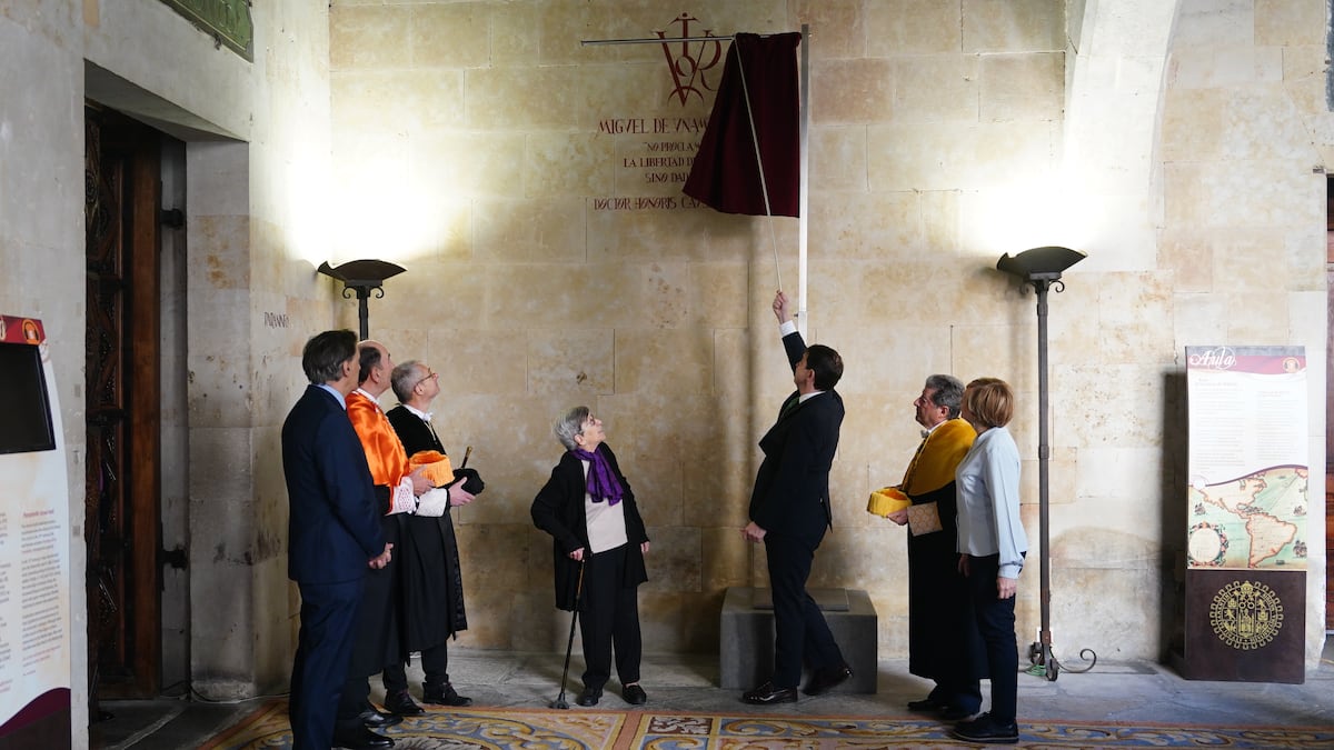USAL: La universidad española más antigua y conocida en el exterior se asoma al descrédito por las malas prácticas de su nuevo rector | Educación