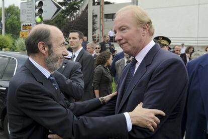 El ministro del Interior, Alfredo Pérez Rubalcaba, participó con su homólogo francés, Brice Hortefeux, en el homenaje al gendarme Jean Serge Nerín, asesinado por ETA el 16 de marzo pasado.