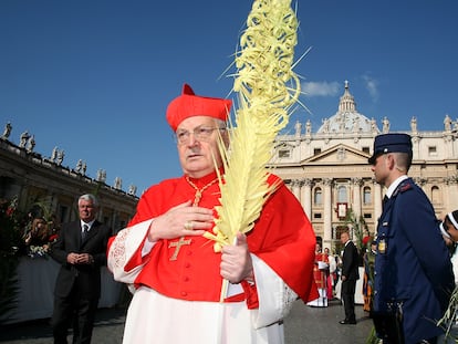 El cardenal Angelo Sodano en el Vaticano en 2011.