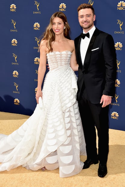 Jessica Biel, nominada por su papel en The Sinner, llegó a la alfombra roja acompañada de su marido, Justin Timberlake, y vestida por Ralph & Russo.