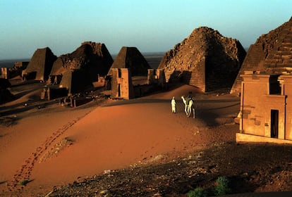 Pirámides reales de Meroe, en el desierto de Nubia (Sudán).