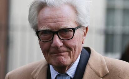 Lord Heseltine, demitido como conselheiro de May.