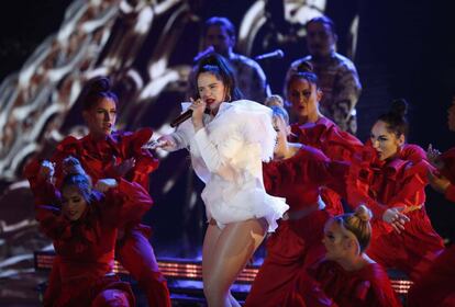 Rosalía en la seva actuació als Grammy llatins.