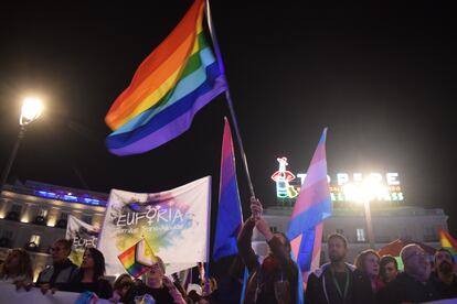 Manifestación en la Puerta del Sol frente a la Comunidad de Madrid, en oposición a la reforma de las leyes LGTBI y Trans, en noviembre de 2023.