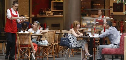 Terraza en una cafeter&iacute;a de Madrid.