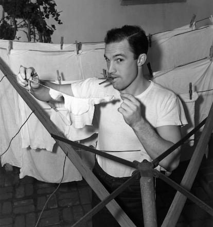 Sí, Gene Kelly también tendía la ropa dentro de casa.