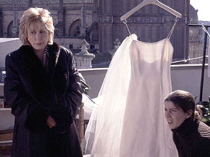 Rosa María Sardà, a la izquierda, y Laia Marull, en un fotograma de <i>Te doy mis ojos.</i>