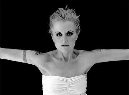 Dolores O'Riordan, ex miembro de The Cranberries, afronta ahora su confirmación como solista con el disco <i>No bagaje</i>. Sin embargo, la cantante ha cancelado la gira de presentación que debía comenzar el 24 de septiembre en Toronto, sin explicar casi los motivos.