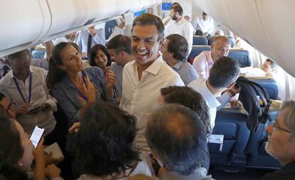 Spanish Prime Minister Pedro Sánchez speaks to reporters on the flight back from his Latin American visit.