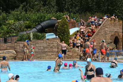 Otra imagen de la piscina de Valencia de Don Juan.