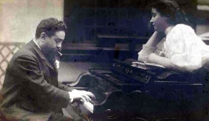 Isaac Albéniz y su hija Laura.
