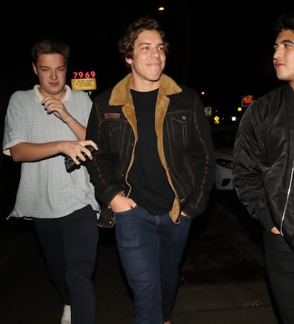 Joseph Baena. Fruto de una relación extramatrimonial entre Arnold Schwarzenegger y la que era su ama de llaves, Mildred Baena, el pequeño Joseph creció sin los lujos ni caprichos de los que sí gozaron los otros cuatro hijos del que popular actor, pero ha conseguido labrarse un buen futuro como agente inmobiliario en Los Ángeles. Schwarzenegger le reconoció como su hijo en mayo de 2011, poco después de dejar el cargo como gobernador de California y provocando su divorcio con Maria Shriver.