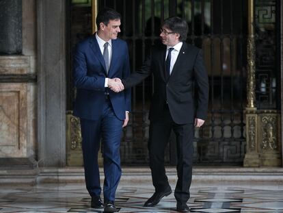 Pedro Sánchez y Carles Puigdemont, en el Palau de la Generalitat en 2016.