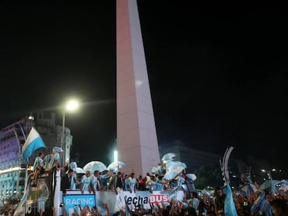 Los jugadores de Racing celebran su título en la Superliga Argentina, el domingo 31 de marzo.