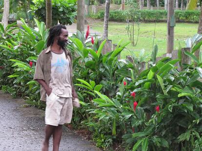 La personalidad propia de la población local jamaicana se constata a cada paso. Y el cigarrillo entre los labios, que no falte.