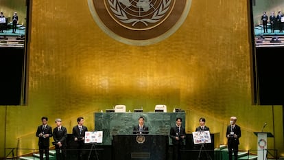 El grupo de K-pop BTS, representante especial de Corea del Sur, en un acto sobre los Objetivos de Desarrollo del Milenio, este lunes en la ONU en Nueva York.